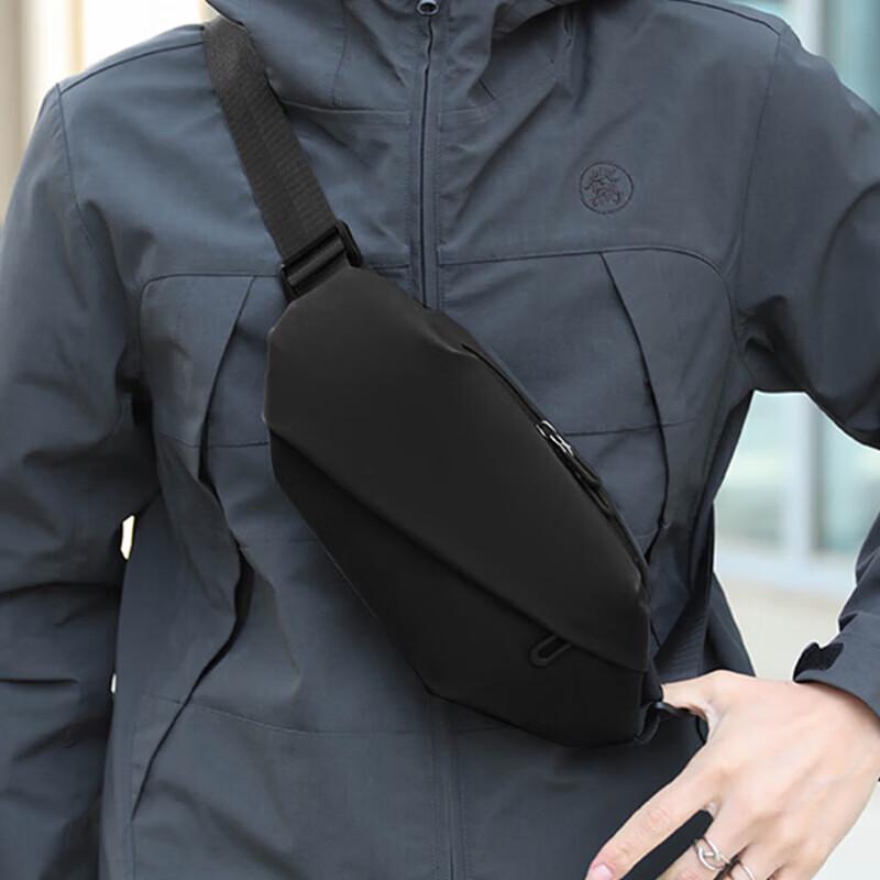 Men's Functional Travel Crossbody Chest Bag