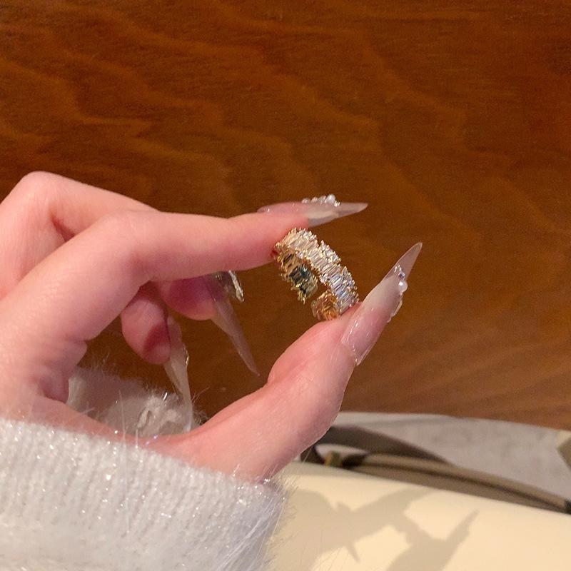 

Zir*****pen кольцо-подсветка роскошный темперамент универсальное кольцо на указательный палец нишевые изысканные украшения высокого класса