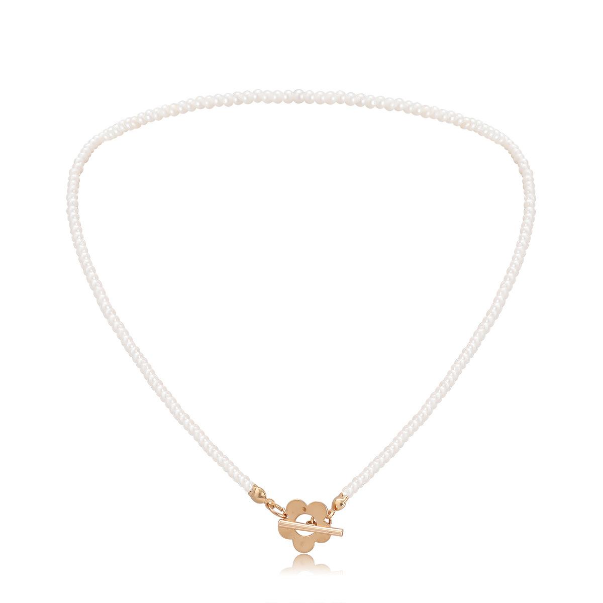 

Украшения, темпераментное ожерелье из бисера из рисовых бусин светлых тонов, темпераментное ожерелье с маленьким полым цветком и креативной застежкой-пряжкой OT