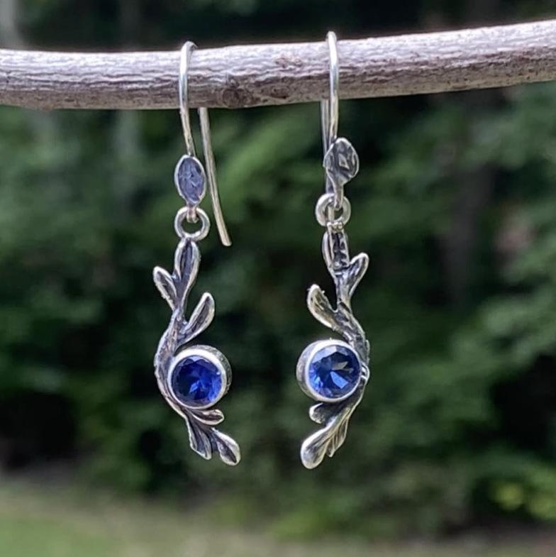 Vintage Flower Inlaid Blue Stone Earrings Geometric Creativity Silver Color Dangle Earrings for Women Jewelry