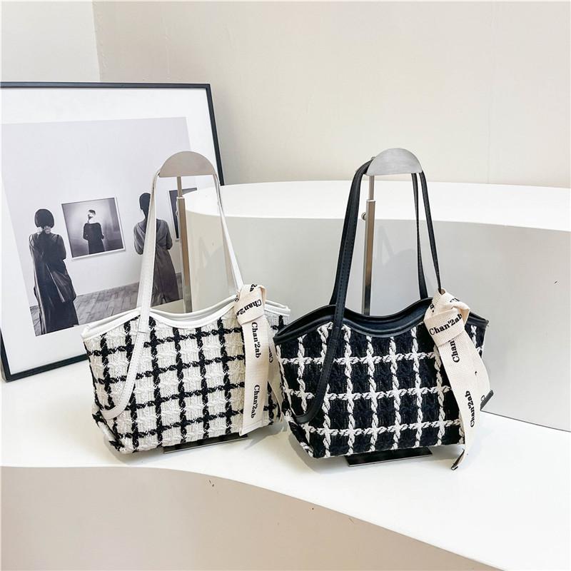 Large-capacity Underarm Bag Women's Spring New Fashionable and Simple Class Bag Large-capacity Woolen Tote Bag