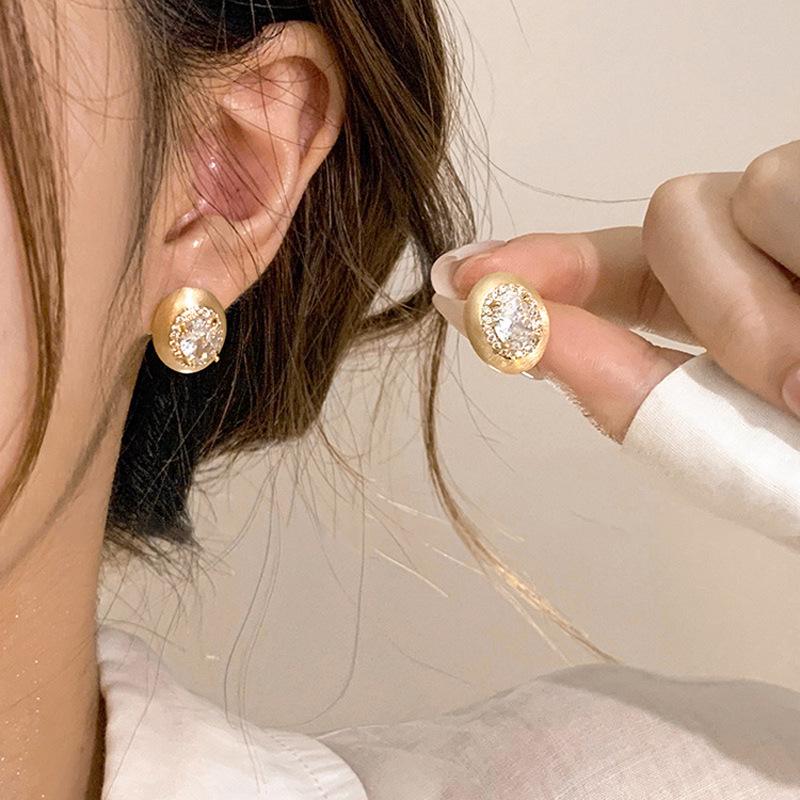2026 Retro Light Luxury Zircon Oval Stud Earrings for Women - Elegant, Versatile, Fashionable Jewelry