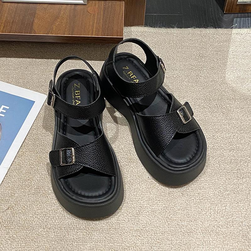 

Platform sandals women s 2025 summer new Korean version fashion round head open-toed belt buckle casual beach Roman sandals 35