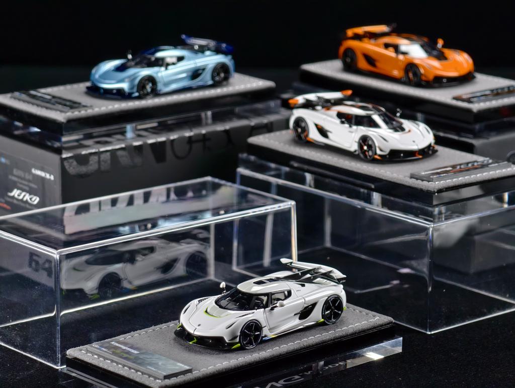 1:64,Attack Limited Edition Collection-A Ready-to-Ship Set of Resin Static Miniature Realistic Car Collectible Models As Gifts.