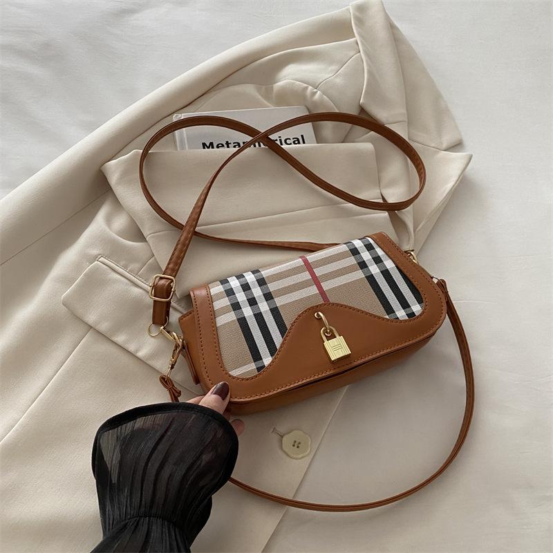 Fransız niş koltuk altı çantası ekose kontrast renk omuz askılı küçük kare çanta basit retro kilit kadın çantası
