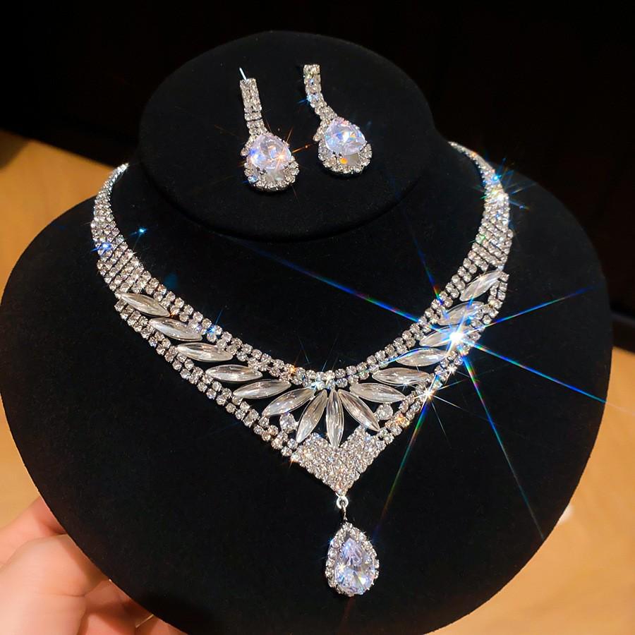 Set di Orecchini e Collana con Diamanti a Goccia: Lussuosa Collana Girocollo con Pendente Gioiello per Donna
