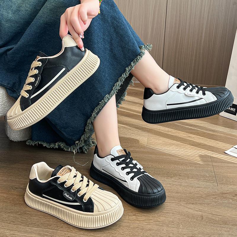 Shell head board shoes women's new spring and summer 2025 flat-bottomed biscuit shoes trend black and white soft-soled white shoes women's