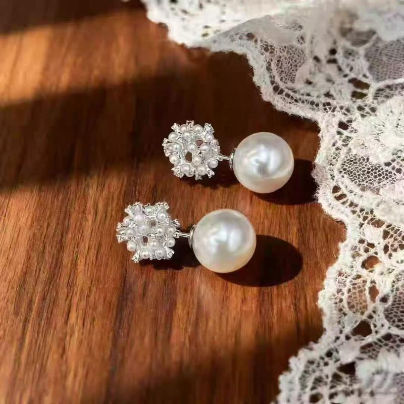 South Korea Dongdaemun new snowflake pearl stud earrings women's light luxury high-end earrings a three-wear temperament