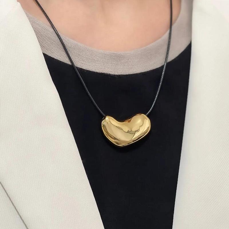 Elegant Heart Pendant Leather Necklace - Minimalist Style for Women