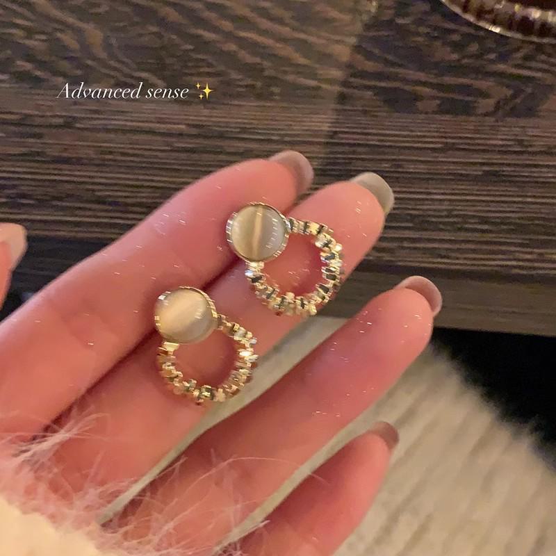 

Элегантные серьги с камнем «кошачий глаз» премиум-класса для женщин: Сверкающий серебристый геометрический дизайн A2217 золотой