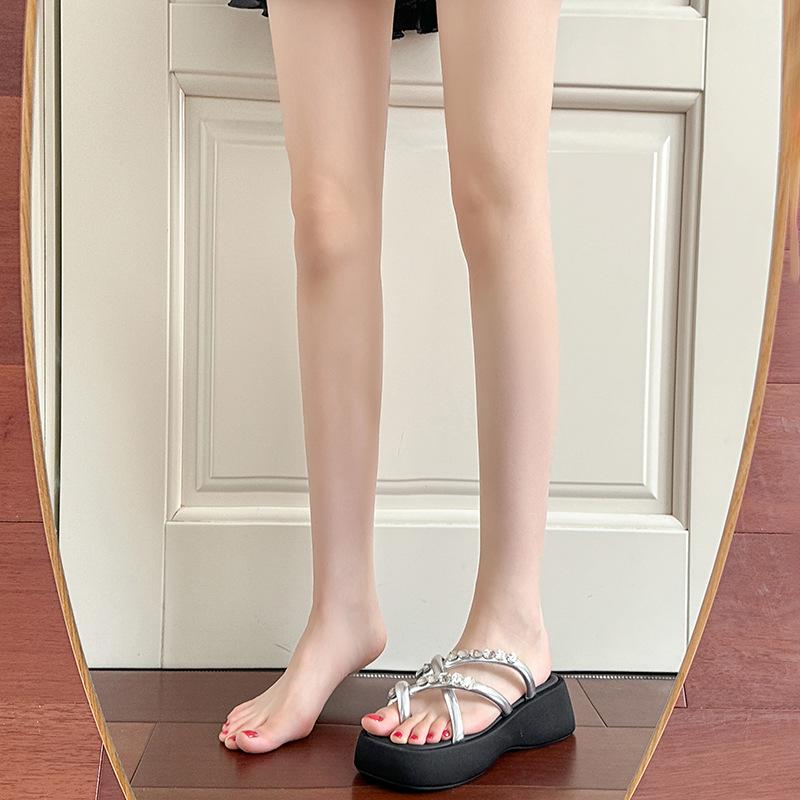 Muffin thick-soled open-toed cool slippers summer new shoes rhinestone toe wear one-word slippers women