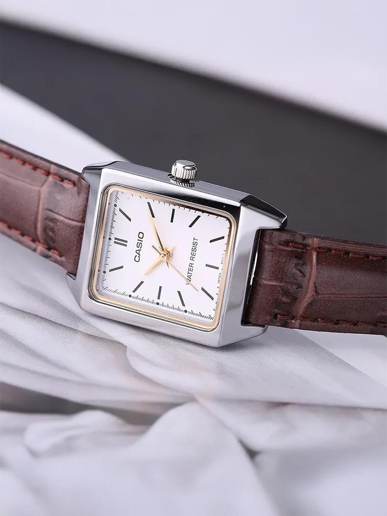 Casio Braunes Lederarmband, weißes Zifferblatt, Damenuhr mit Quarzwerk LTP-V007L-7E2