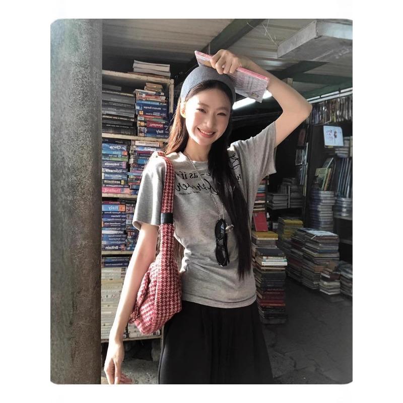 Letter-printed Short-sleeved Shirt, Summer New Slim-fitting Waist Pinch and Thin Korean Design Front Shoulder Top Women