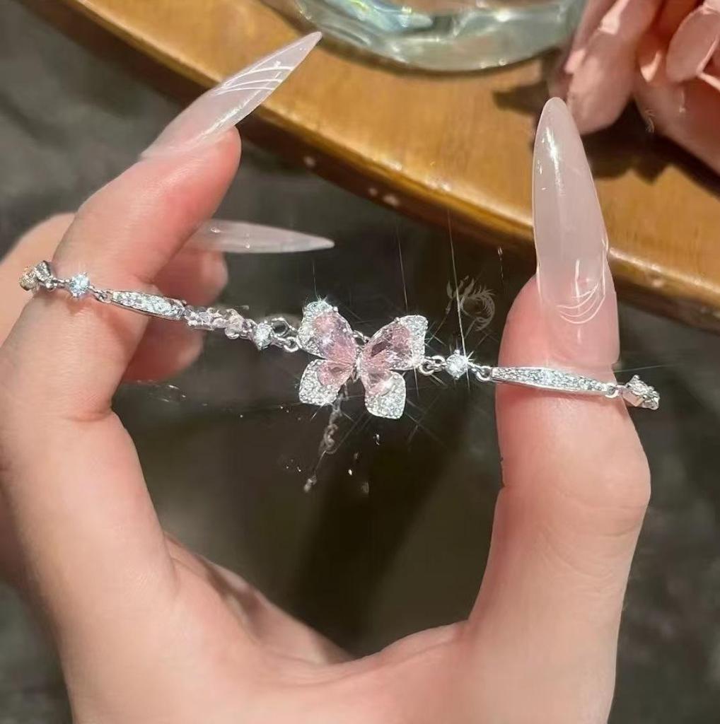 Korean Style Zircon Butterfly Pendant Bracelet: Elegant Light Luxury Hand Jewelry for Women