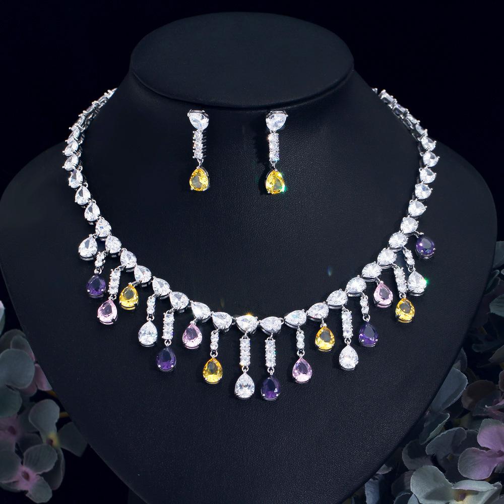 

Дизайнерский Легкий Роскошный Радужный Циркон Серьги с Бахромой Ожерелье Ювелирный Набор из Двух Предметов, Набор для Ужина Подиум Цепочка