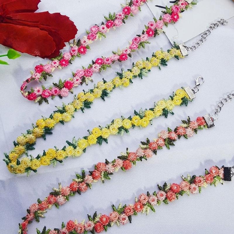 Modische bestickte Blumen-Spitzen-Halskette Choker Tragbar für stilvolle Frauen Damen Bequemes Modeaccessoire
