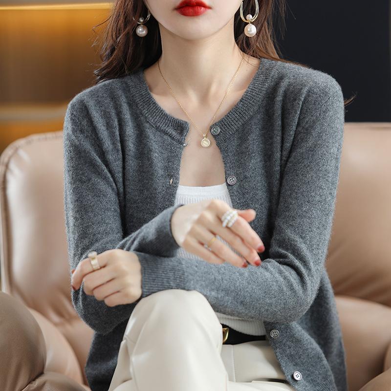 

Жіночий легкий шовковий кардиган із 50% вовни та 50% тутового дерева – універсальний трикотаж на 4 сезони для комфорту та стилю на весь рік XL темно-сірий