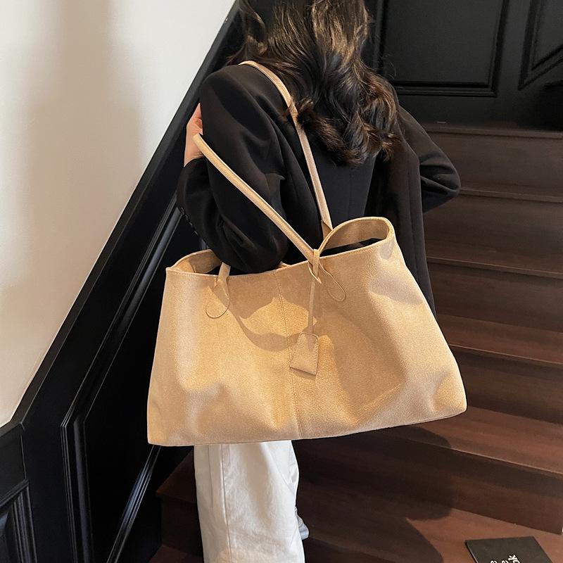 Bolsa de Ombro Versátil de Camurça Slouchy 2025 com Design de Nicho Quadrado