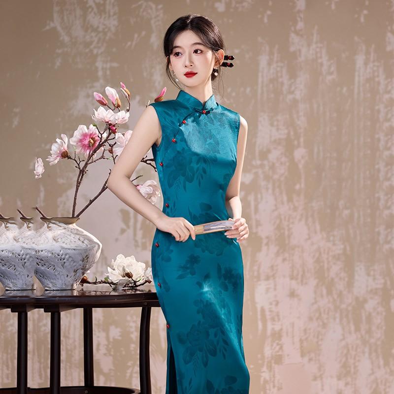 Sleeveless Chinese-Inspired Long Cheongsam Dress Women Vintage Fit Daily Wear Stand Collar Mid-Slit Lightweight