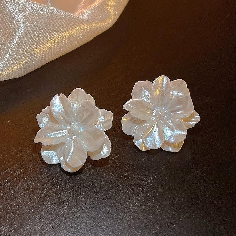 Multicolored Acrylic Flower Stud Earrings for Women Geometric Personality Folding Flowers Ball Gardenia Ear Jewelry Gift