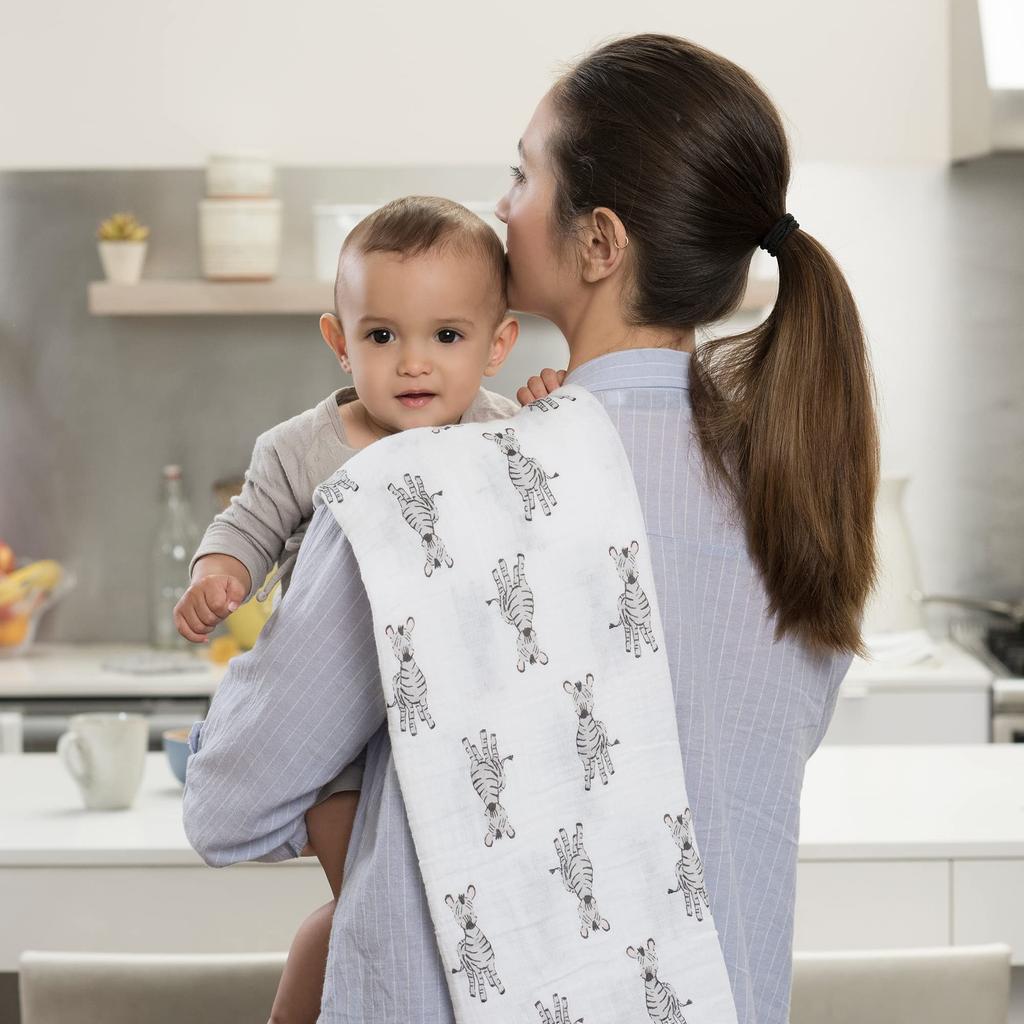 A Anay Swaddle J941B Safari Babes 112 cm x 112 cm [Aiden Essentials] Přibl.