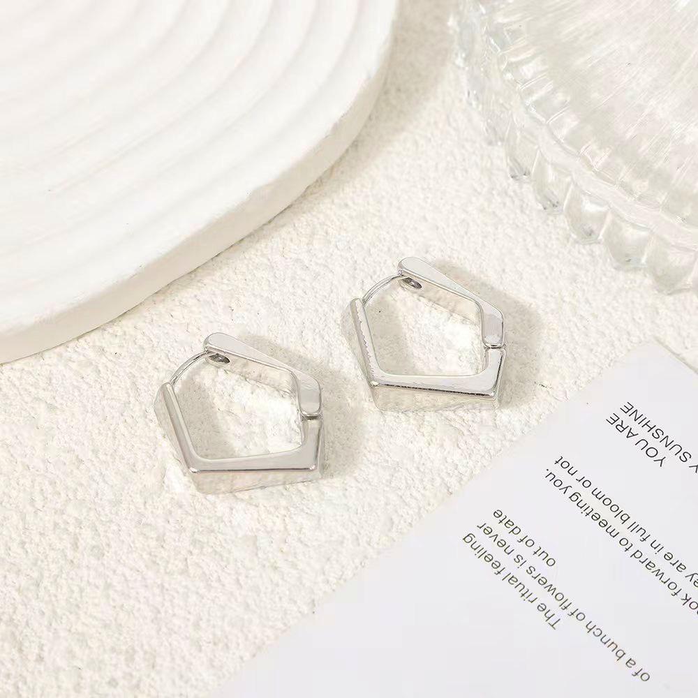 Elegant Women's Geometric Circle Clip-on Earrings – Simple, Stylish, and Luxurious