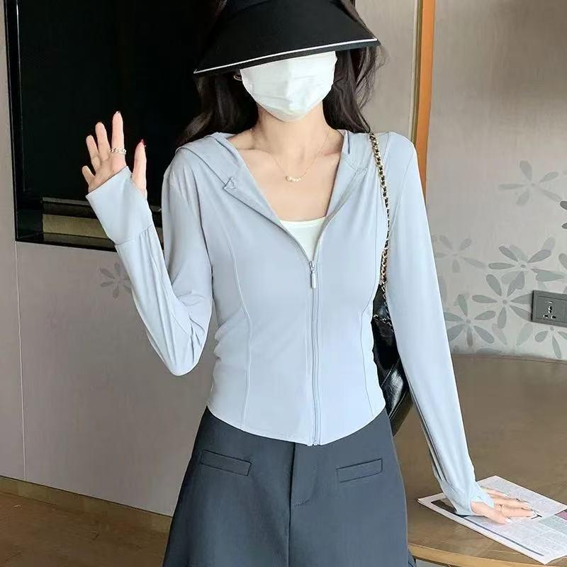 

Женская летняя куртка с капюшоном для защиты от солнца 2025 - Спортивный облегающий дизайн с длинными рукавами L (95-105 lbs) светло-серый