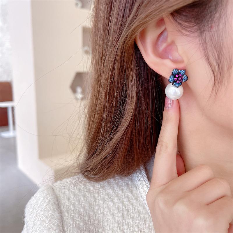 Evropa a Amerika Pop Flower Pearl Visací náušnice Dlouhý temperament křišťálové náušnice Šperky Sladké prohlášení Náušnice