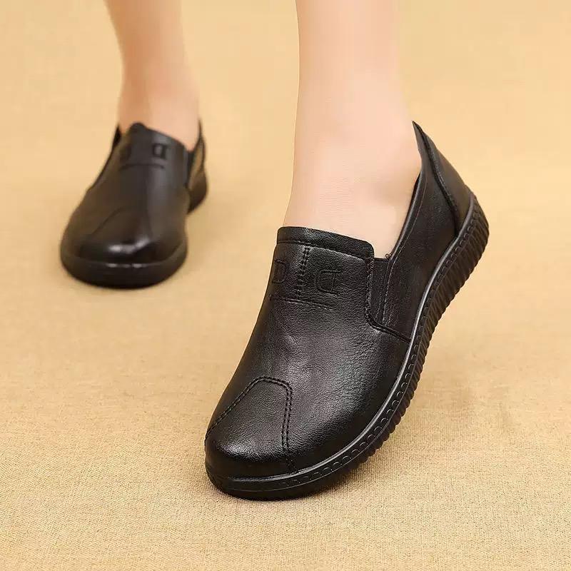 Women's Leather Shoes 2025 Spring New Flat Bottomed Non Slip Casual Shoes Fashionable Shallow Mouth Comfortable Single Shoe