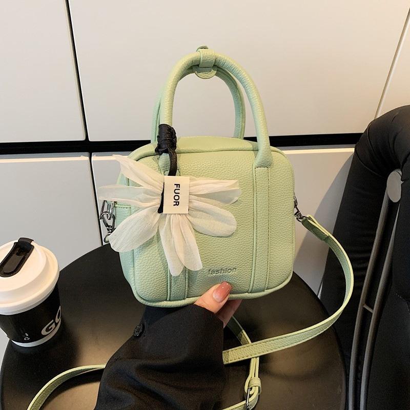 Small square bag women's new texture niche retro commuting large-capacity portable shoulder bag