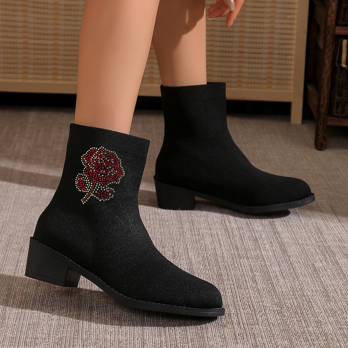 

Мода 2024 года, женские ботильоны с вышивкой и боковой молнией, зимняя обувь из хлопка в этническом стиле, короткие ботинки на толстом каблуке с круглым носком 42 чёрный