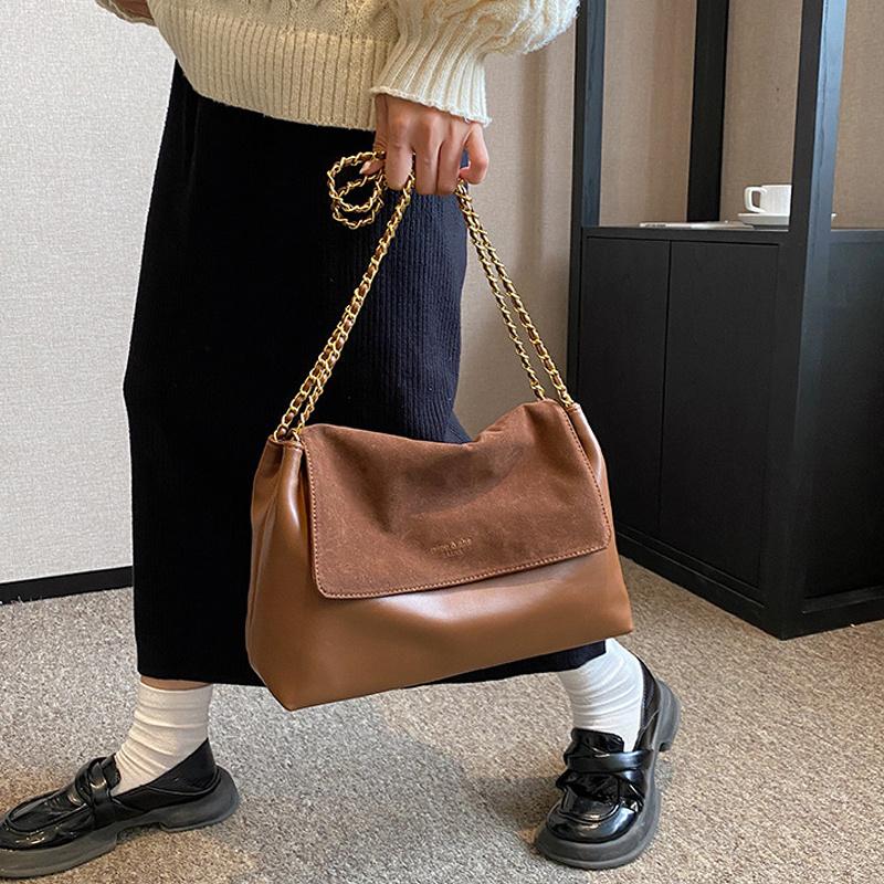 Yogodlns Τσάντα Tote από Μαλακό PU Δέρμα Νέα Γυναικεία Χρυσές Αλυσίδες Υψηλής Ποιότητας Μεγάλης Χωρητικότητας Τσάντα Ώμου Μονόχρωμη Ευέλικτη Τσάντα Χιαστί