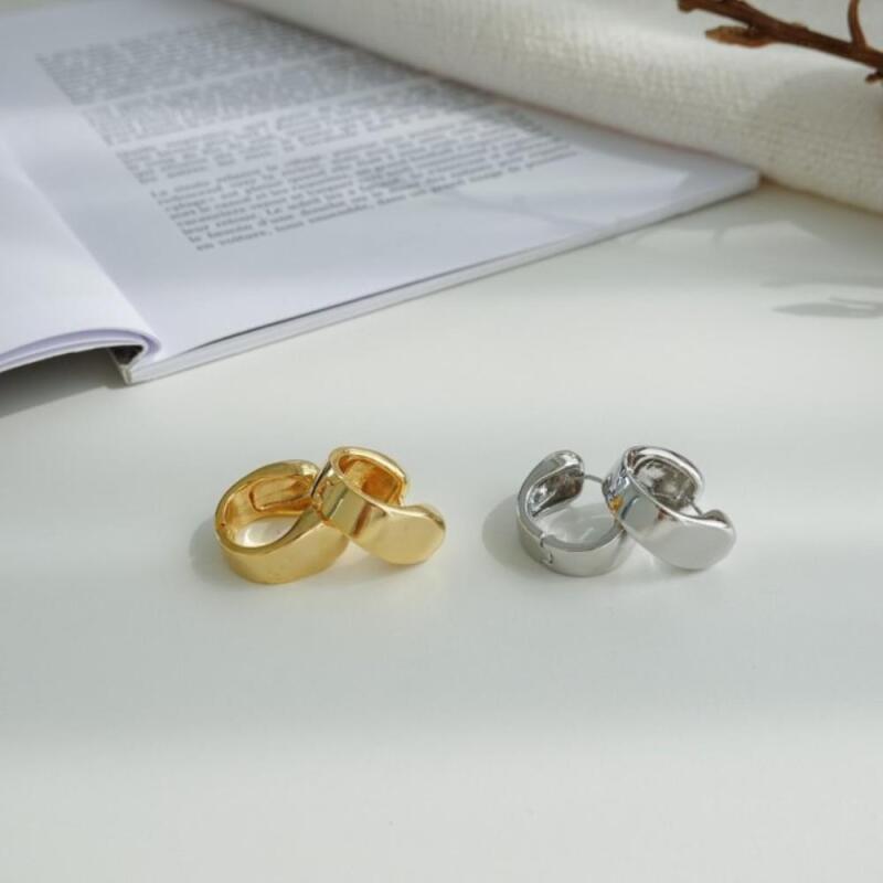 

Ringbolt Plain Women s U-Shaped Gold Bold Silver Earrings Silver