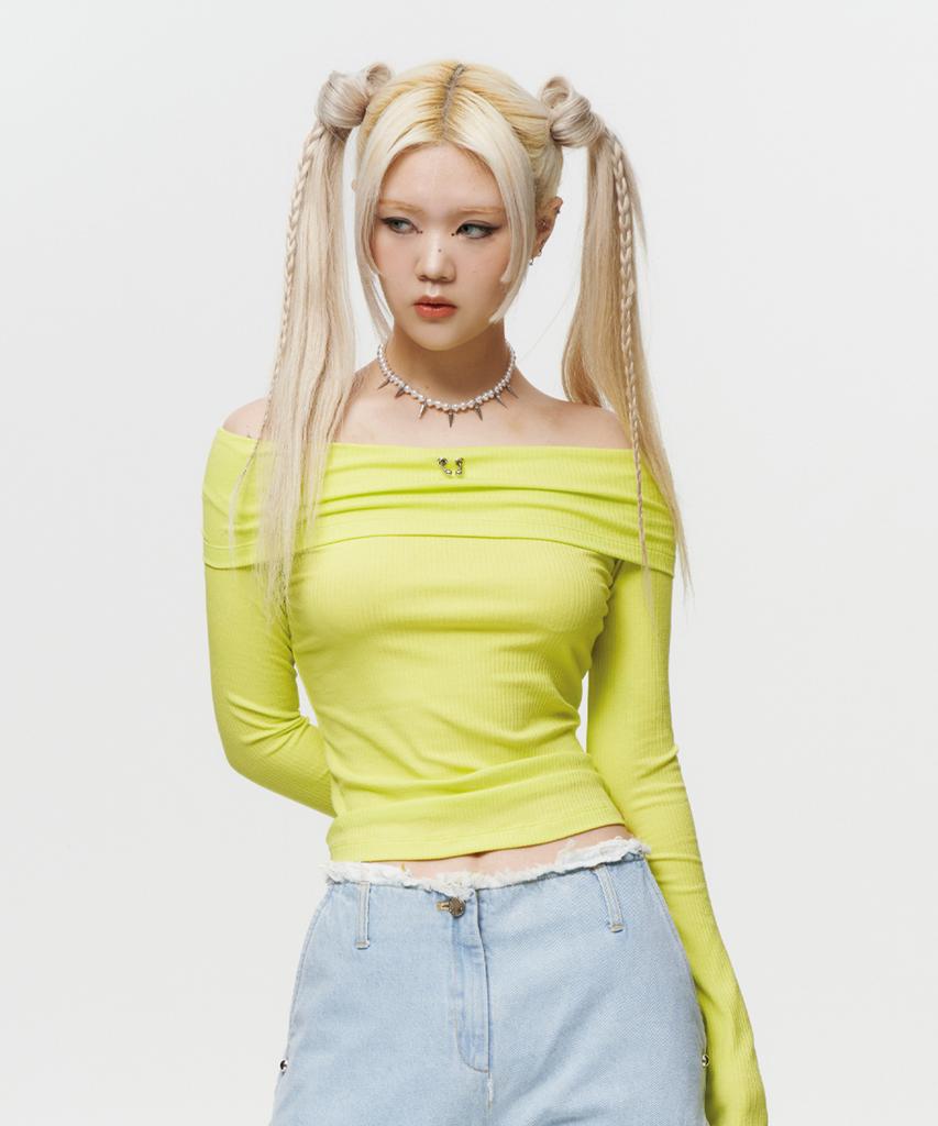 Kwajipyuliti Piercing Off-Shoulder Top