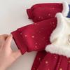 Neujahrs-Baby-Strampler 2025: Bestickter Samt mit Bommeln - Super süßes Winter-Neugeborenen-Outfit für das Chinesische Neujahr.