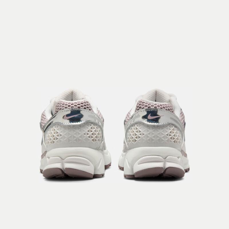 NIKE Women's Casual Shoes ZOOM VOMERO 5 Sneakers
