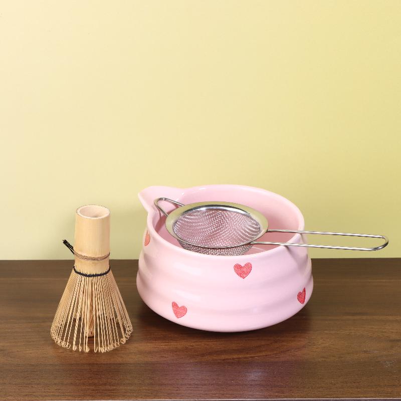 Set Matcha in Ceramica con Decalcomania a Cuore 2/4/5 Pezzi, Carino Set Matcha Include Ciotola Matcha, Frusta Matcha e Supporto, Cucchiaio di Bambù, Setaccio