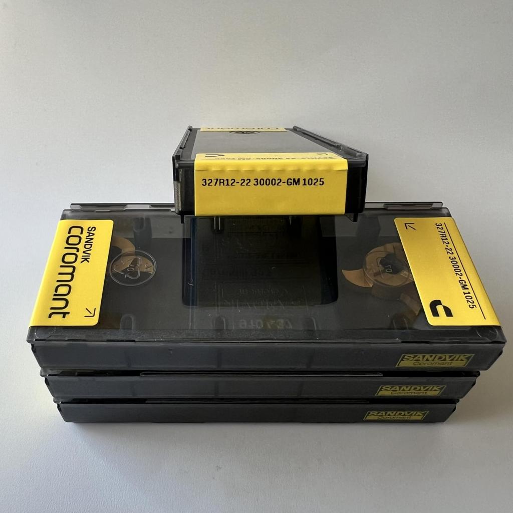 SANDVIK / 327R12-2230002-GM 1025 / Original Swedish hard alloy blade 2 Pcs