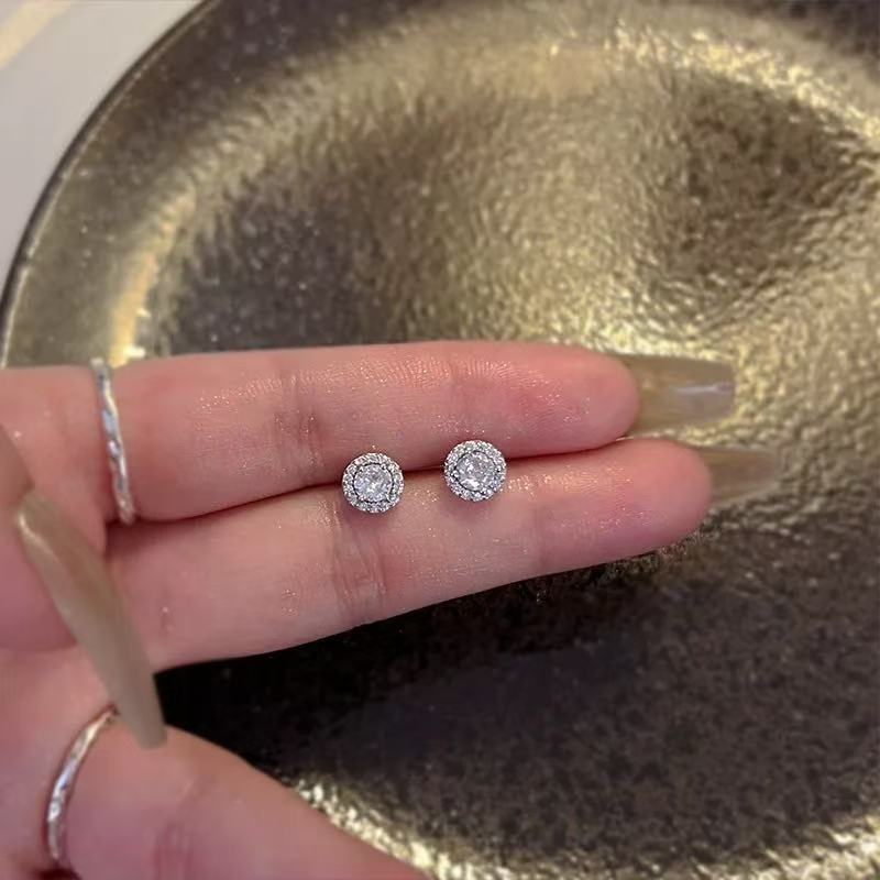 

Sterling silver extremely shiny zircon stud earrings, new popular exquisite earrings, women s fashion versatile high-end earrings