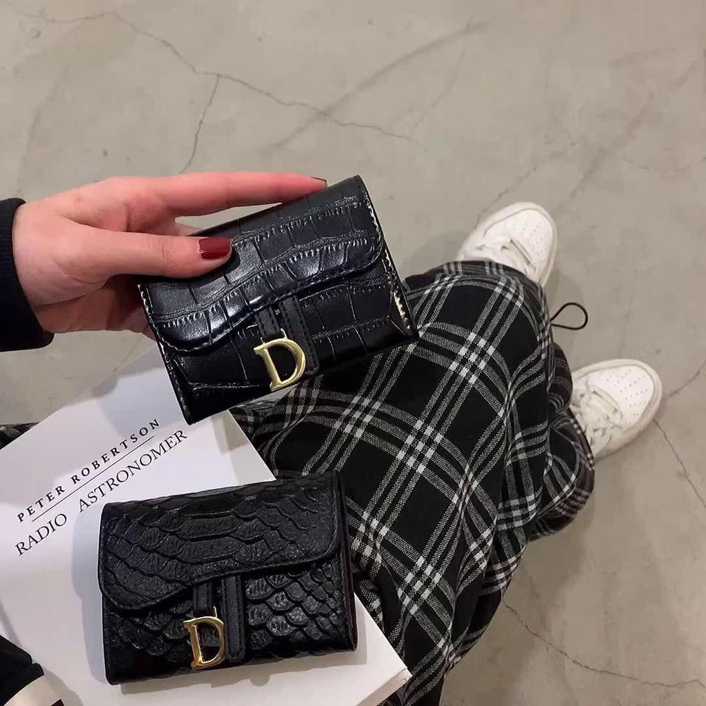 Klassischer Akkordeon-Kartenhalter mit Krokodilmuster und Druckknopf - Hochwertiges Anime-Merchandise, Kompakte Tasche für Karten