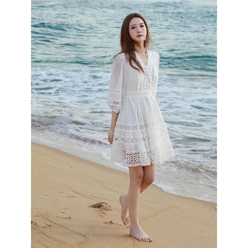 

White Embroidered Lantern Sleeve V-Neck Slimming Dress S белый