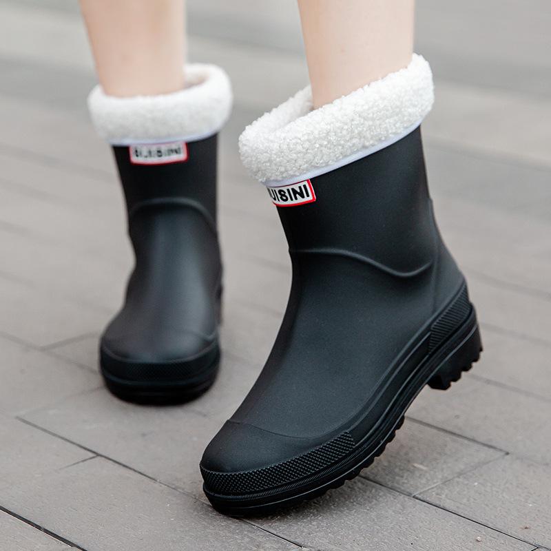 Fashion medium tube rain shoes women's water shoes winter wear rain boots adult velvet soft sole waterproof non-slip women's rubber shoes