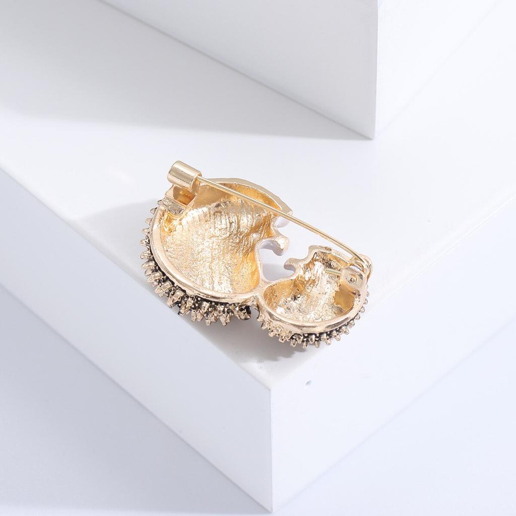 Blucome Fashion Black Enamel Hedgehog Brooch Porcupine Pin Ladies Outer Pocket Badge Jewelry Cute Animal Brooch Unisex