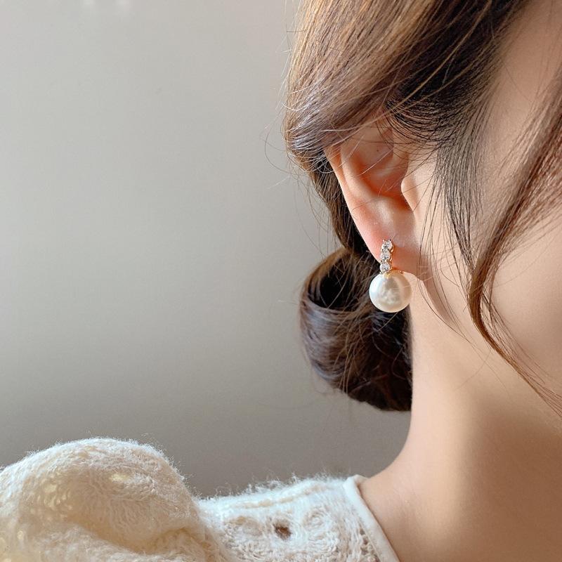 Versatile Bow Girl Earrings with Elegant Geometric Shapes, Personalized and Trendy Earrings for Women