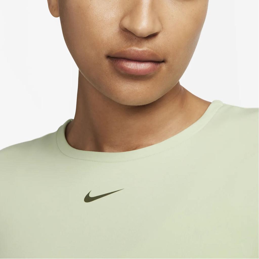 Nike T Shirts Women's Green Crew Neck Moderate Other FB5233-343