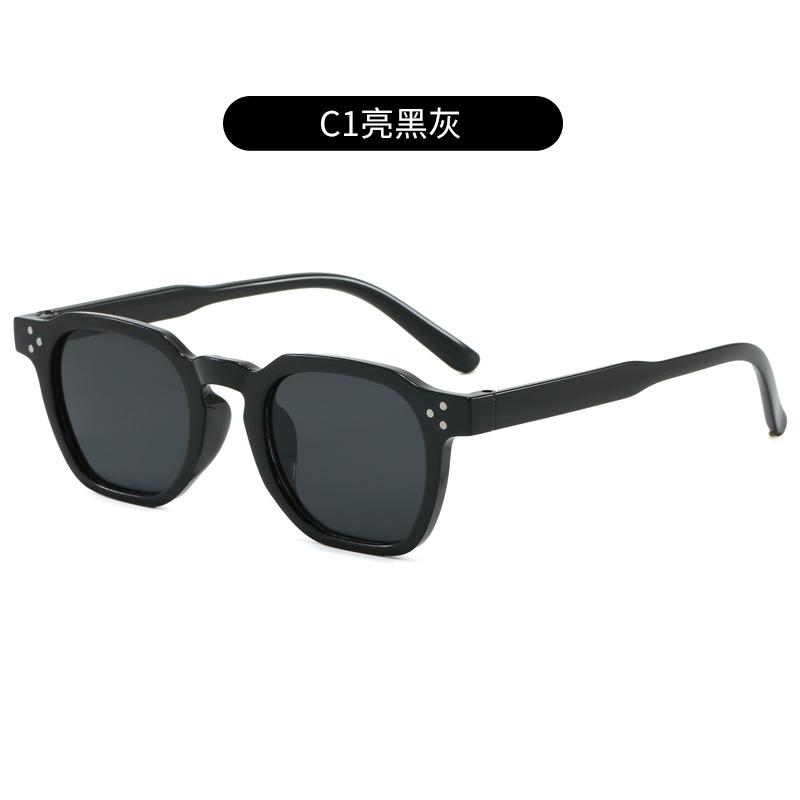 

Fashion Trendy Men Sun Glasses Rivets Decoration Square Shape Woman Sunglasses Outdoor Activity Women Sun Glass
