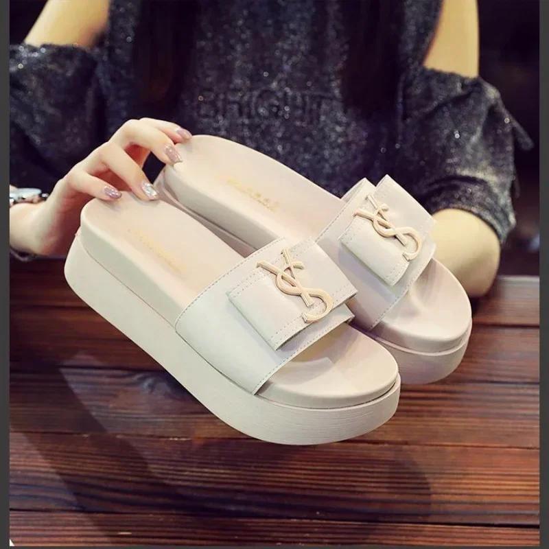 Fashion Women Platform Slippers 2024 Summer Luxury Korean Fashion Open Toe Low Heel Outdoor Ladies Flip-Flops Girls Beach Sandals.