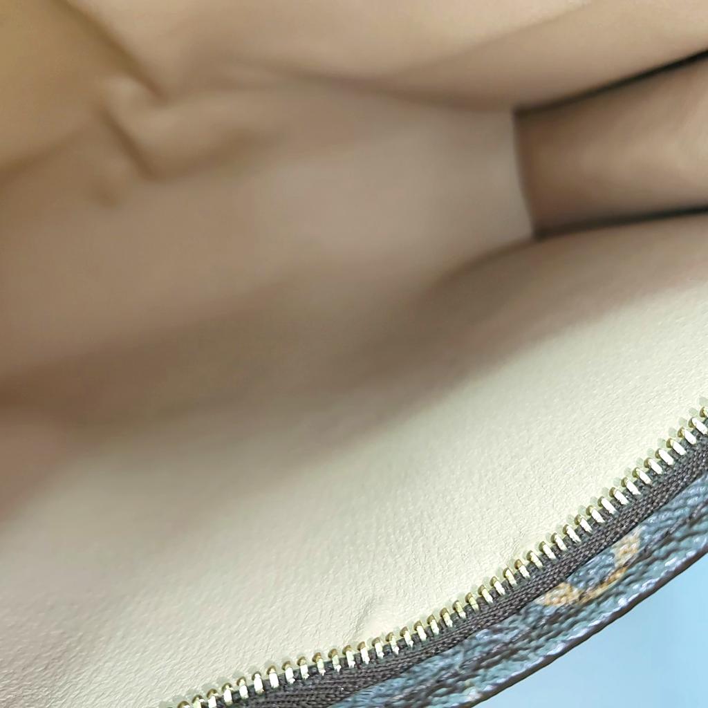 [Pre-Owned] Toiletry Pouch 26 Classic Monogram Canvas And Leather Wash Bag - Very Good #JYKTBO