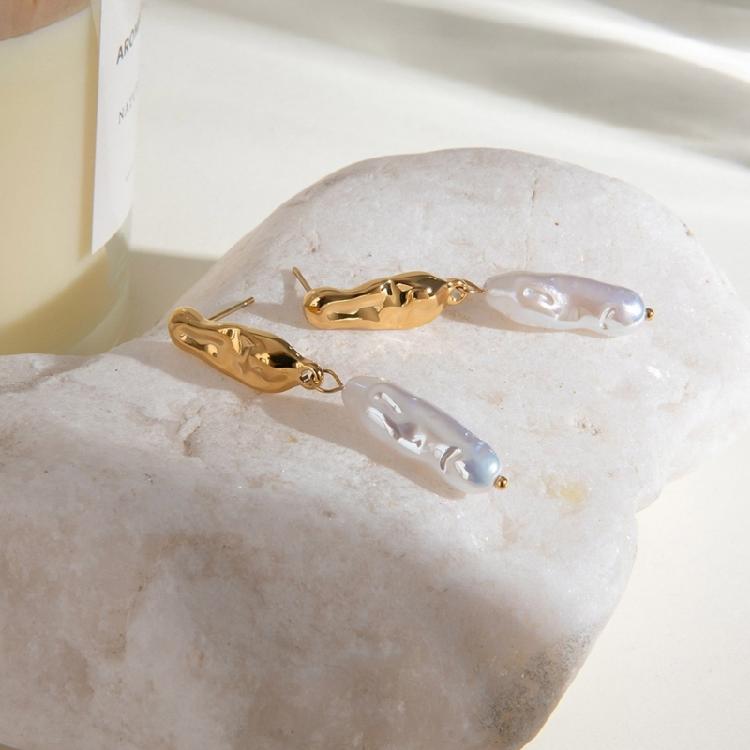 Ohrstecker aus Edelstahl mit unregelmäßigen goldenen geometrischen Anhängern für Geschäftsevents und Zusammenkünfte