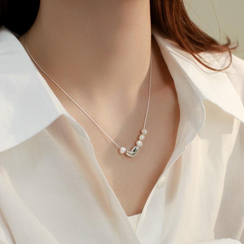 Sweet Pearl Heart Clavicle Necklace for Women – Versatile, Fashionable, and Trendy Layering Accessory